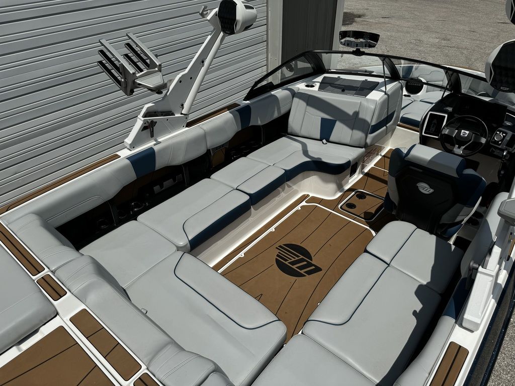 2022 malibu boats 23-LSV