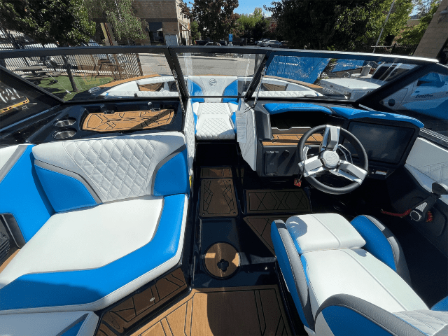 NEW 2024 TIGE 22 RZX w/ Thruster REBATES!