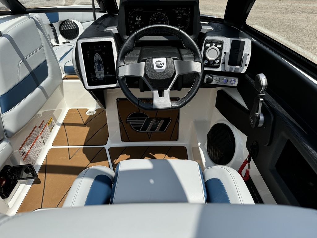 2022 Malibu Boats 23 LSV
