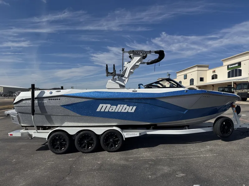 2025 Malibu 26 LSV