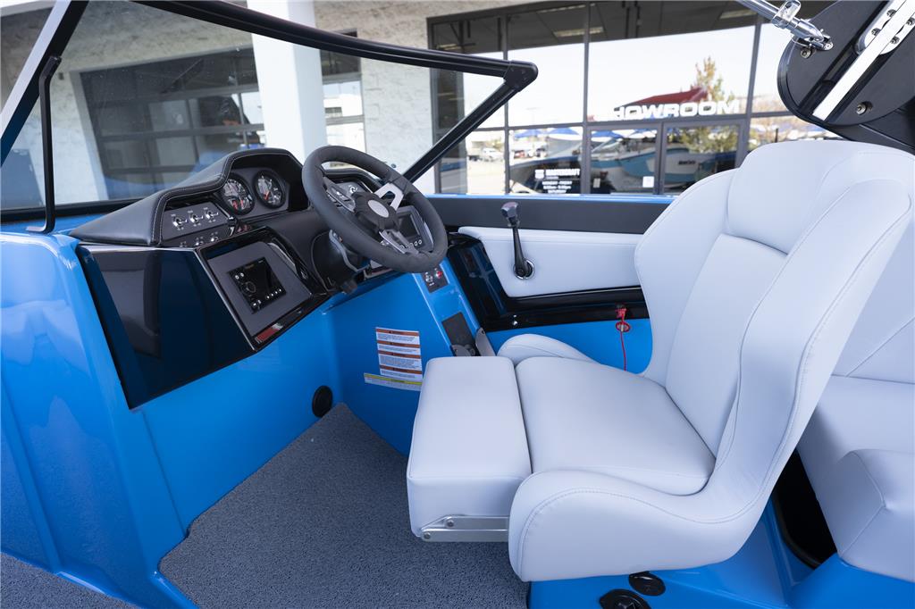 2022 MasterCraft NXT24 – ONE OWNER, LOW HOURS, SURFSTAR!