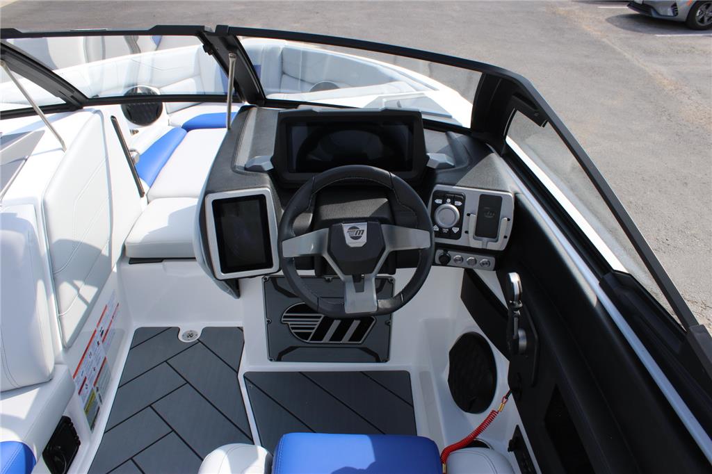2024 Malibu 23 LSV