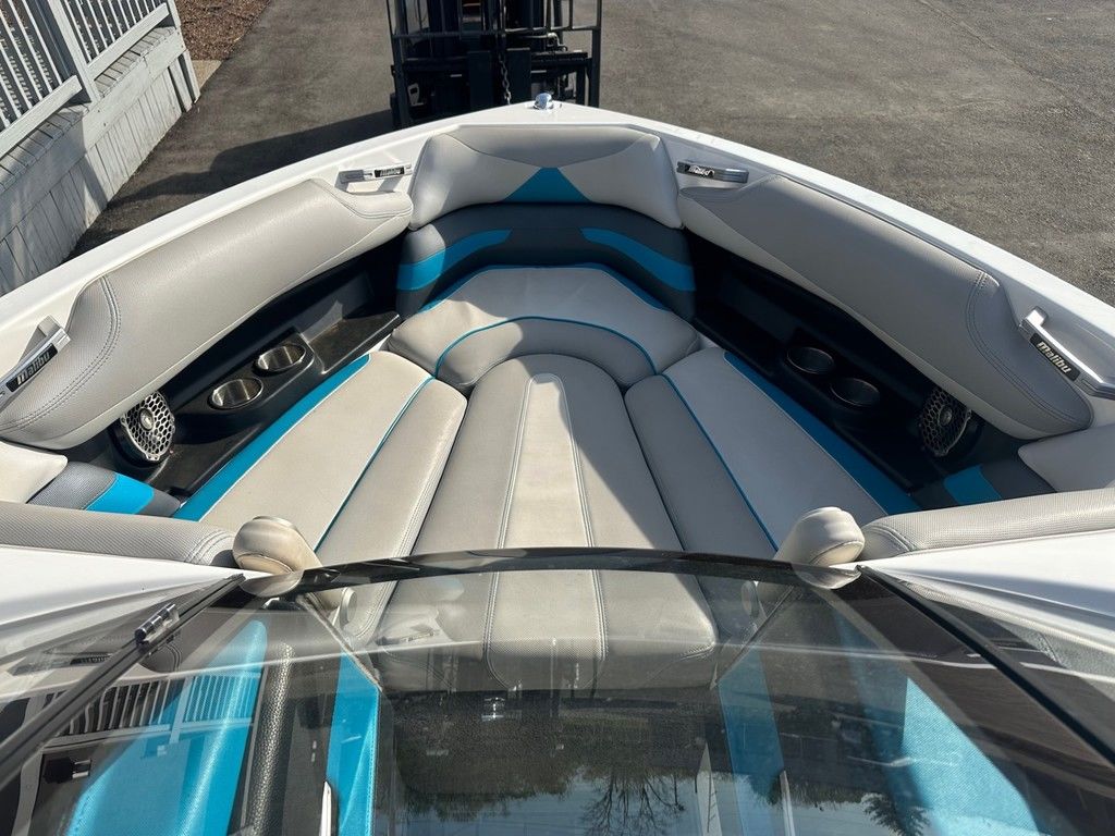 2016 Malibu Boats 23 LSV