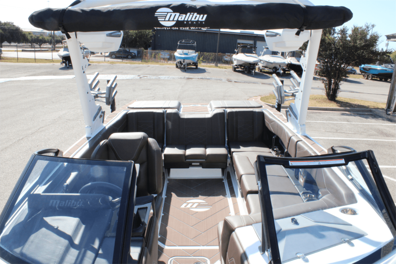 2025 Malibu 23 LSV
