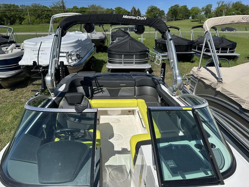 2021 MasterCraft XT21