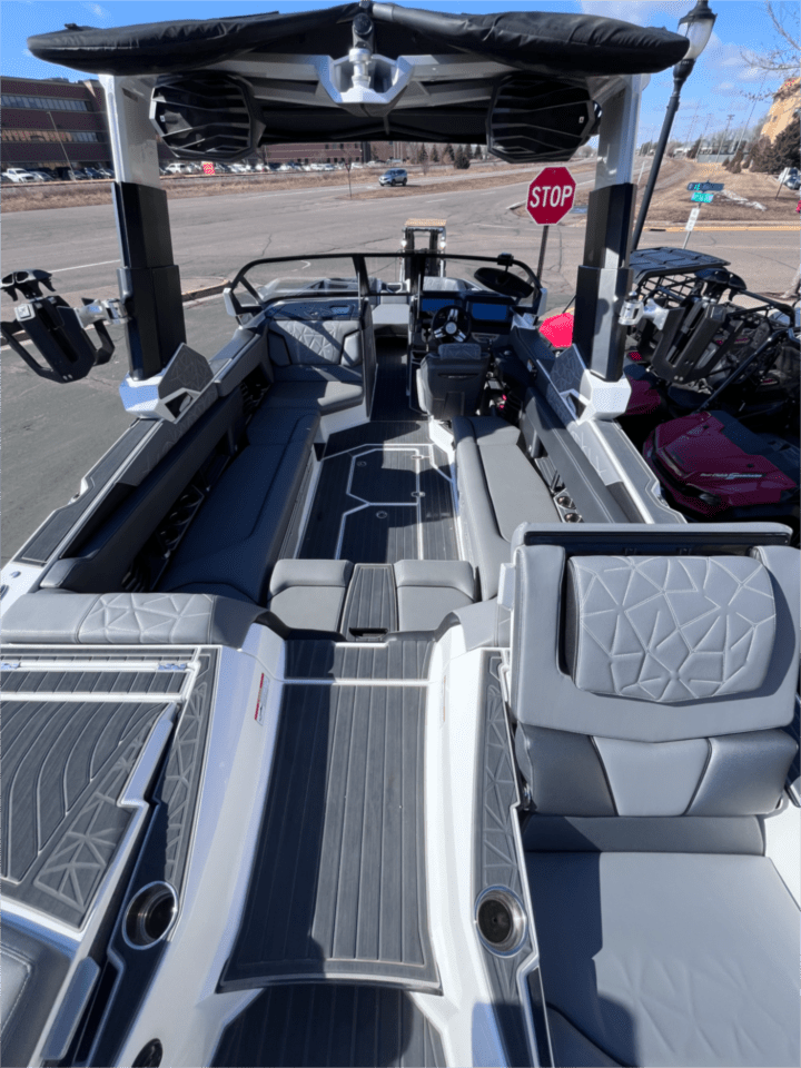 2022 Nautique Paragon G25! Only 200 hours! USA DELIVERY available!