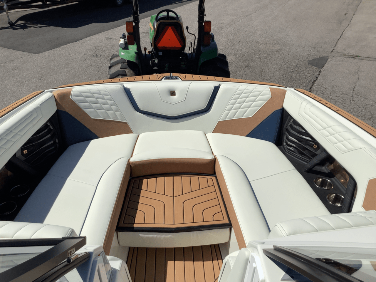 2024 Nautique G23