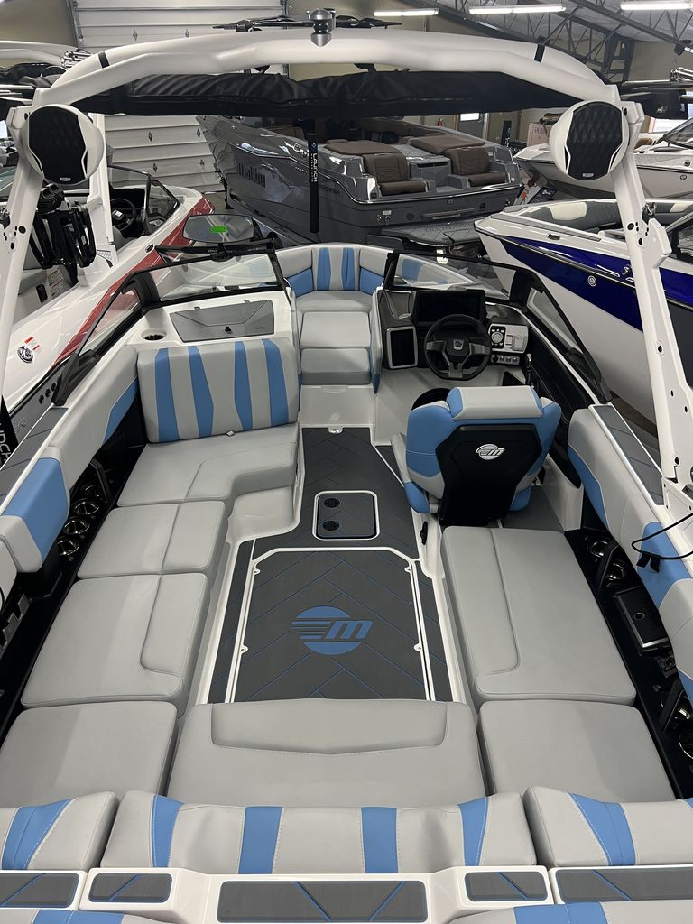 2024 malibu boats 22-LSV