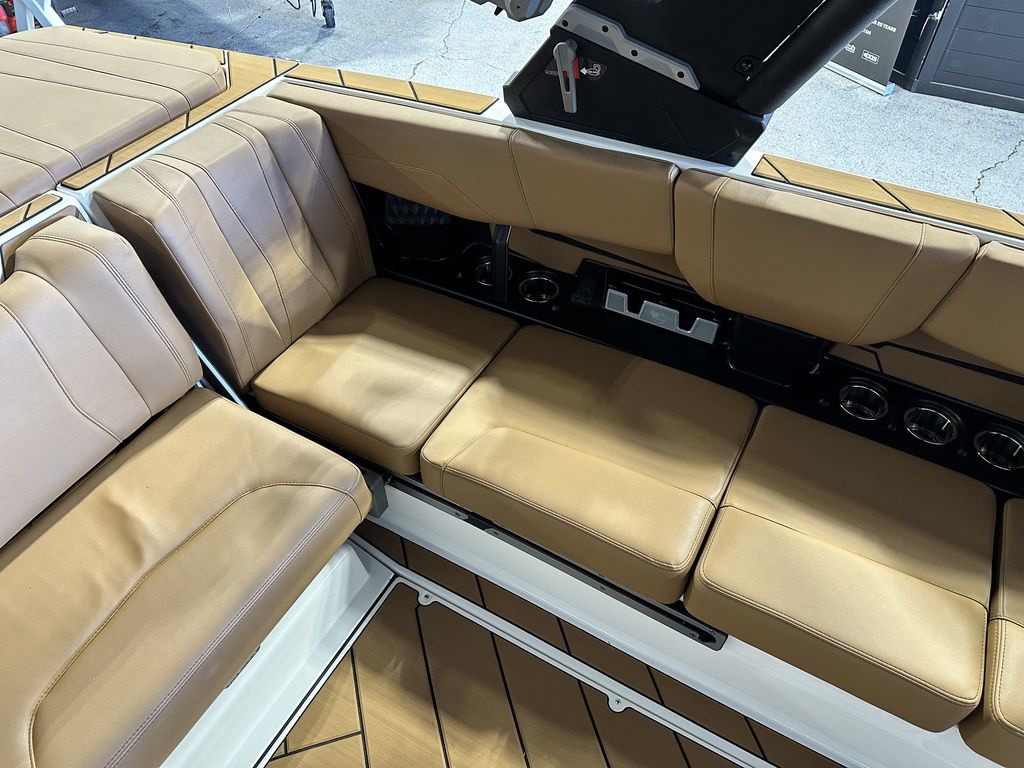 2024 Malibu 22 LSV