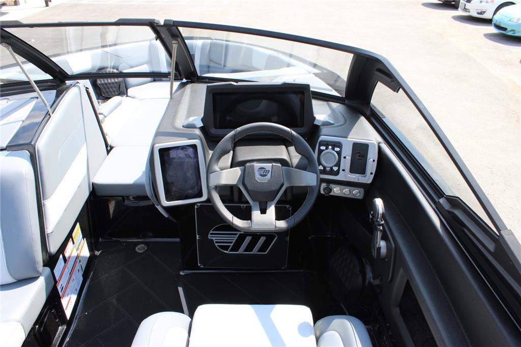 2024 Malibu 23 LSV