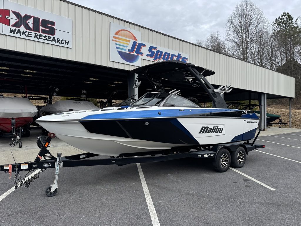 2018 Malibu Boats 23 LSV