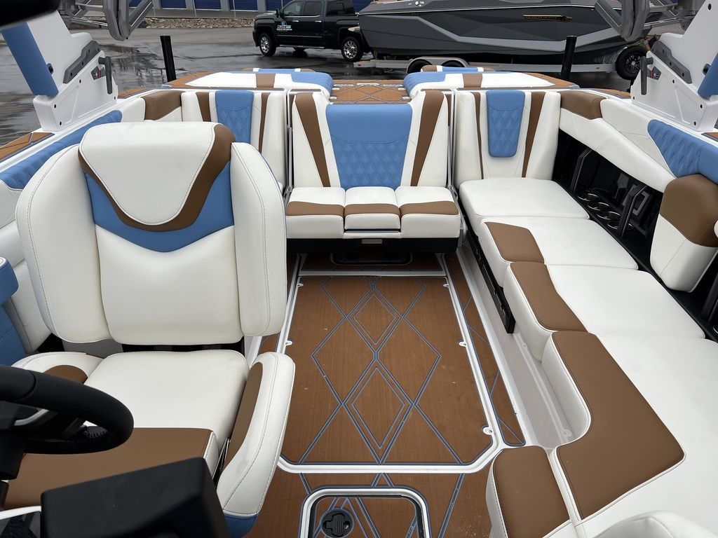 2025 Malibu Boats M230