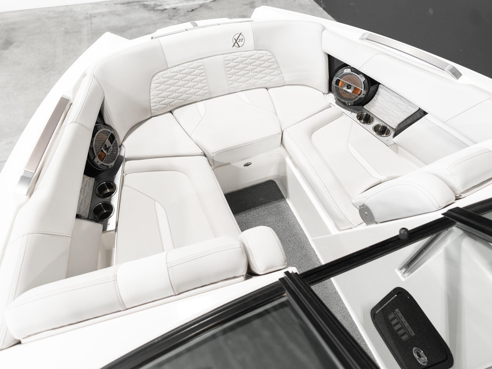 2021 Mastercraft X22 &#8211; White / Black Flake