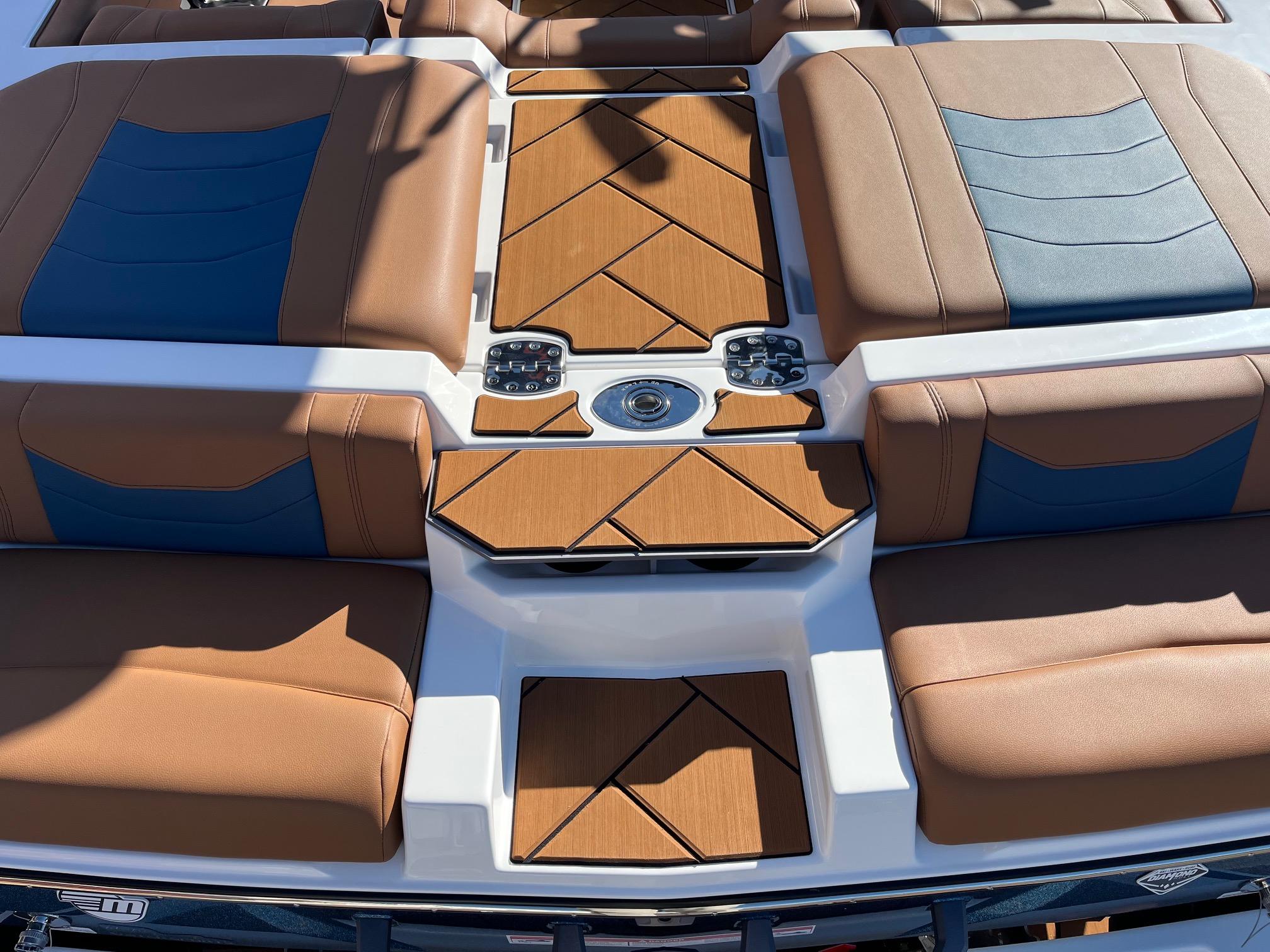 2025 Malibu 25 LSV