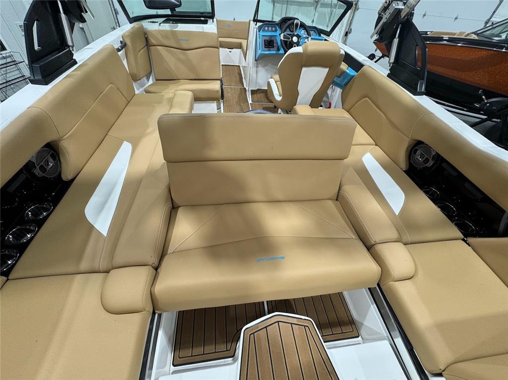 2022 MasterCraft NXT 24