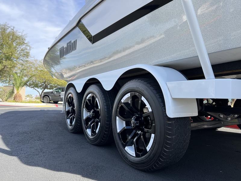 2017 Malibu 24 MXZ