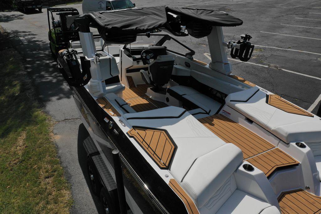 2025 Nautique G23