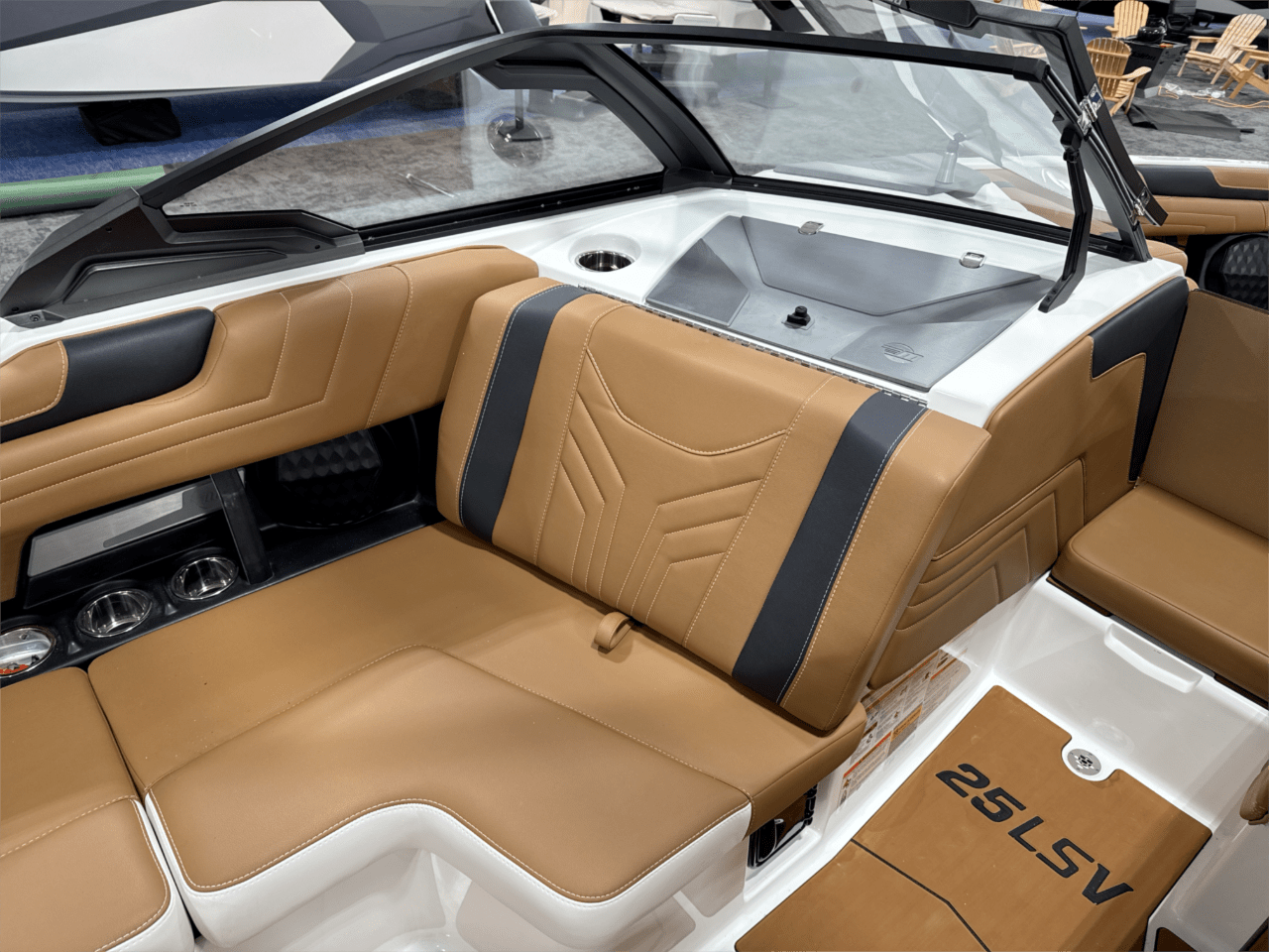 2025 Malibu 25 LSV