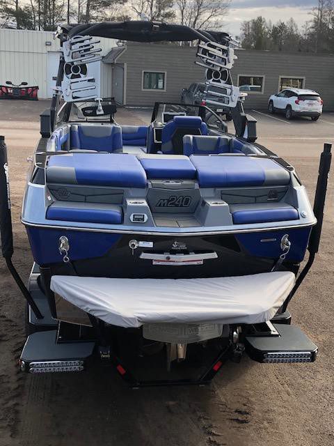 2020 Malibu M240 w/trailer