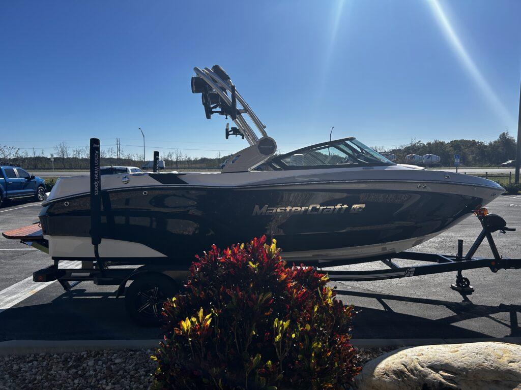 2024 MasterCraft XT22T
