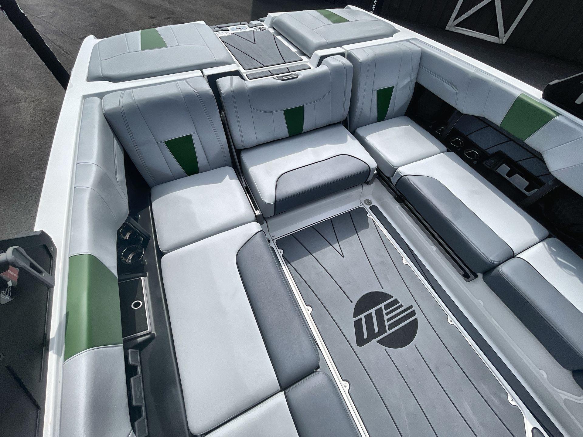 2023 Malibu 23 LSV