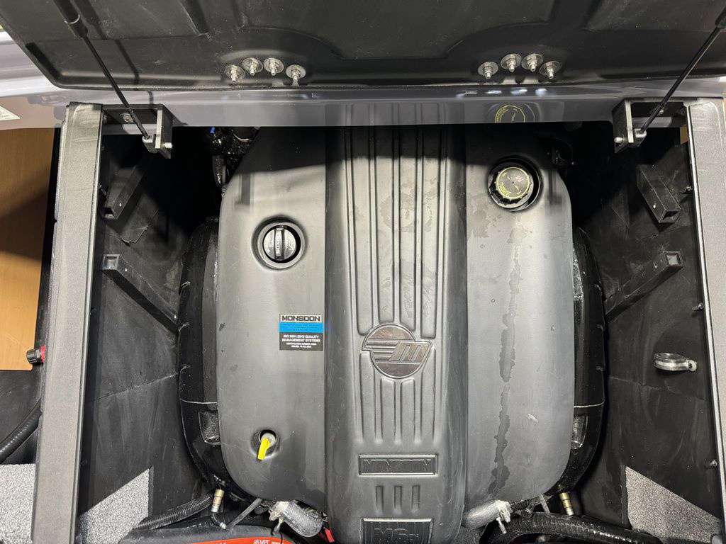 2024 Malibu 23 LSV