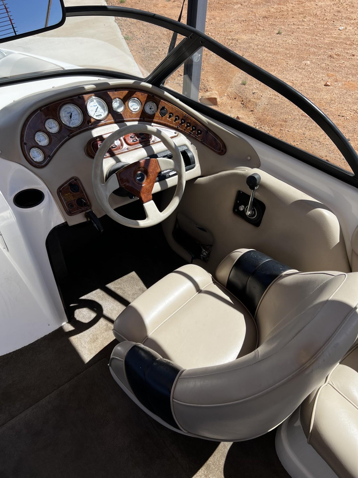 2000 TIGE 2300V SKI BOAT