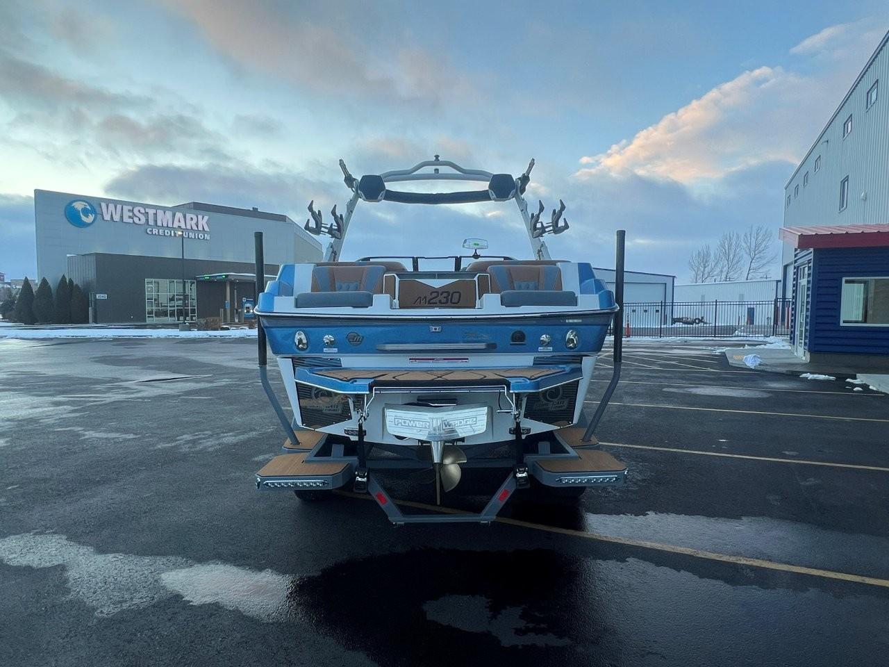 2025 Malibu M230