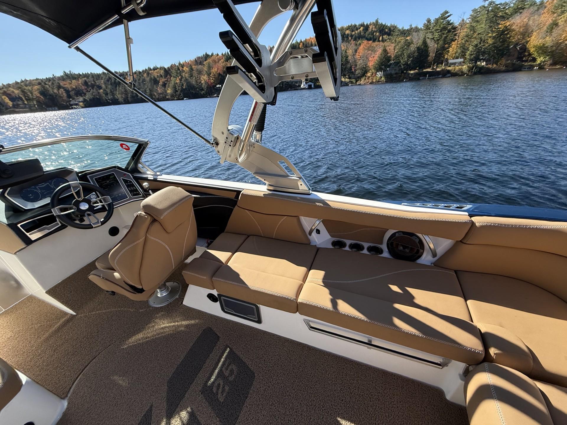 2019 MasterCraft XT25
