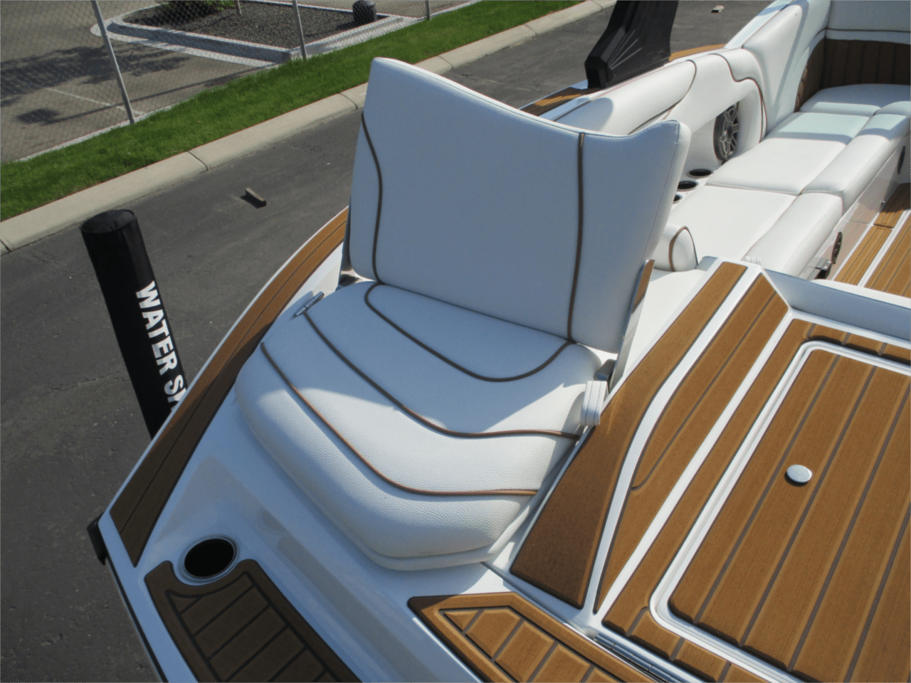 2023 MB SPORTS B52 23’ ALPHA