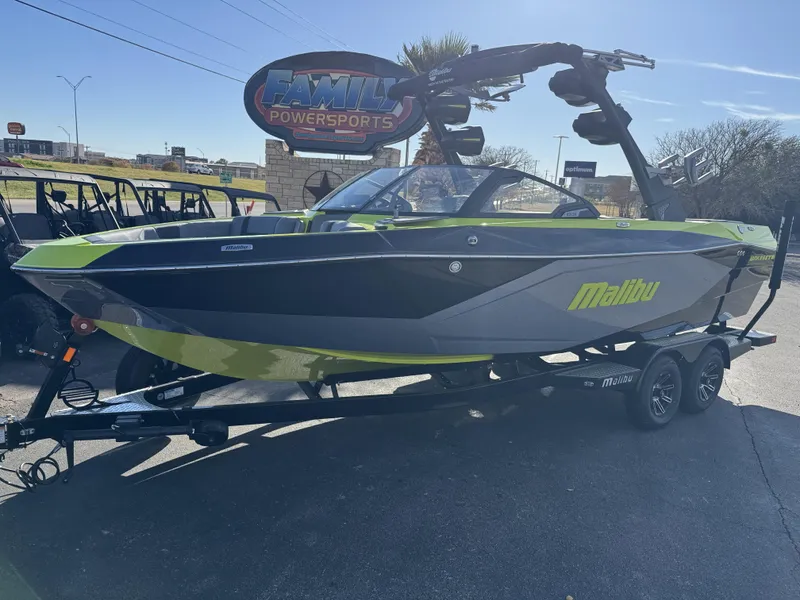 2025 Malibu 23 LSV