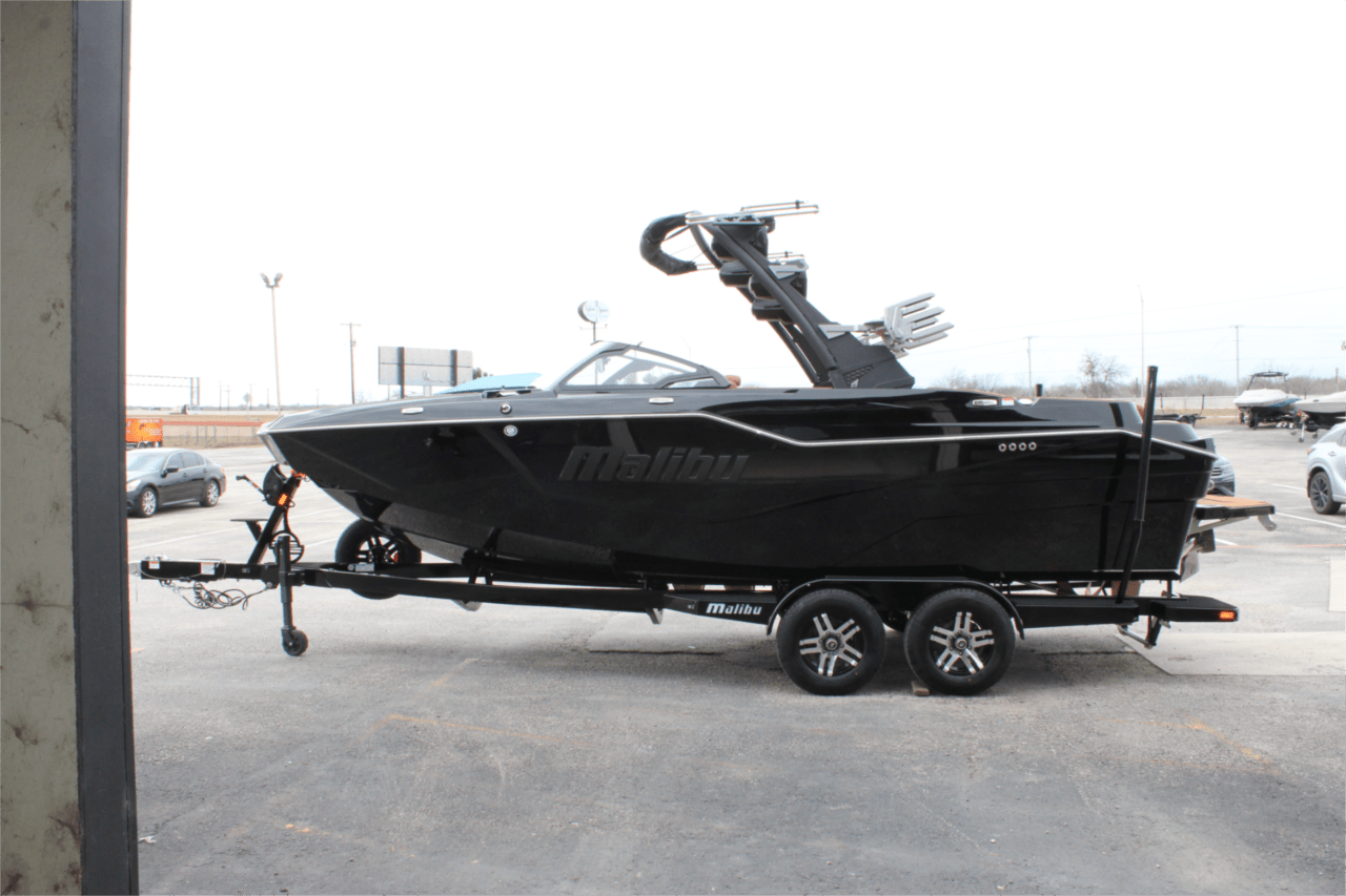 2025 Malibu M230