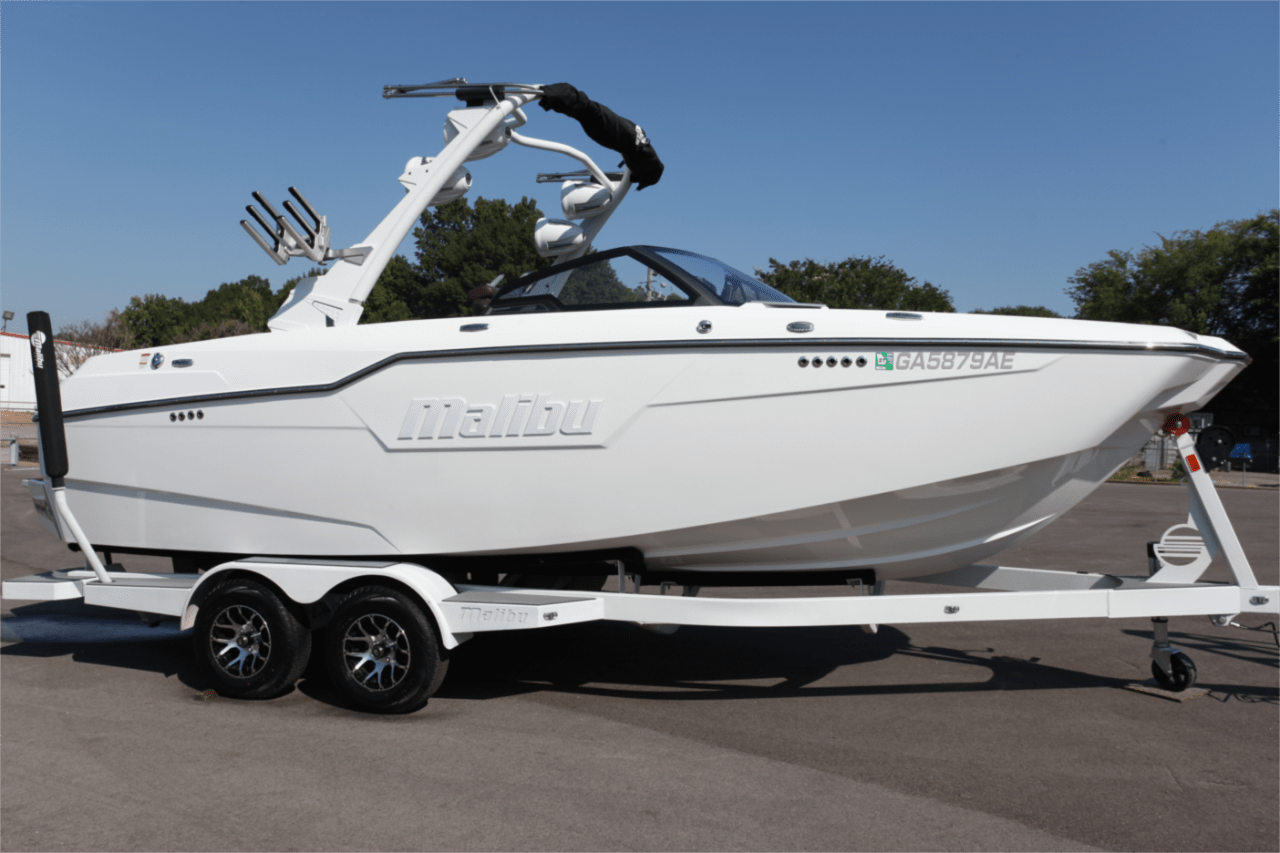 2021 Malibu M220
