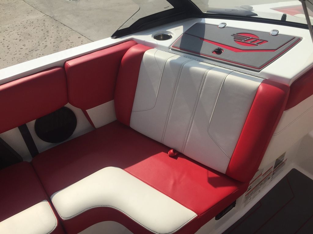 2022 Malibu Boats 21 LX