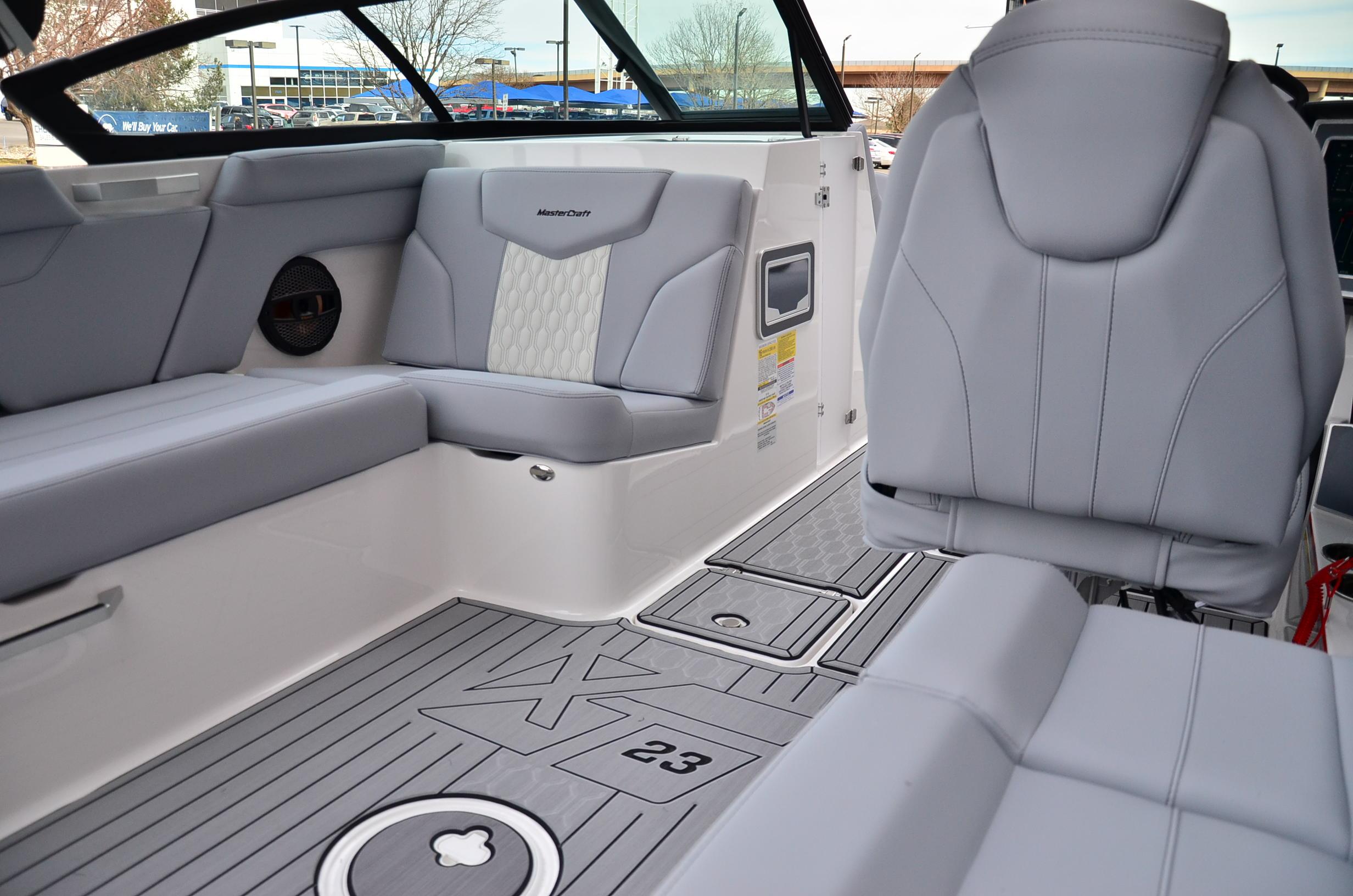 2024 MasterCraft XT23