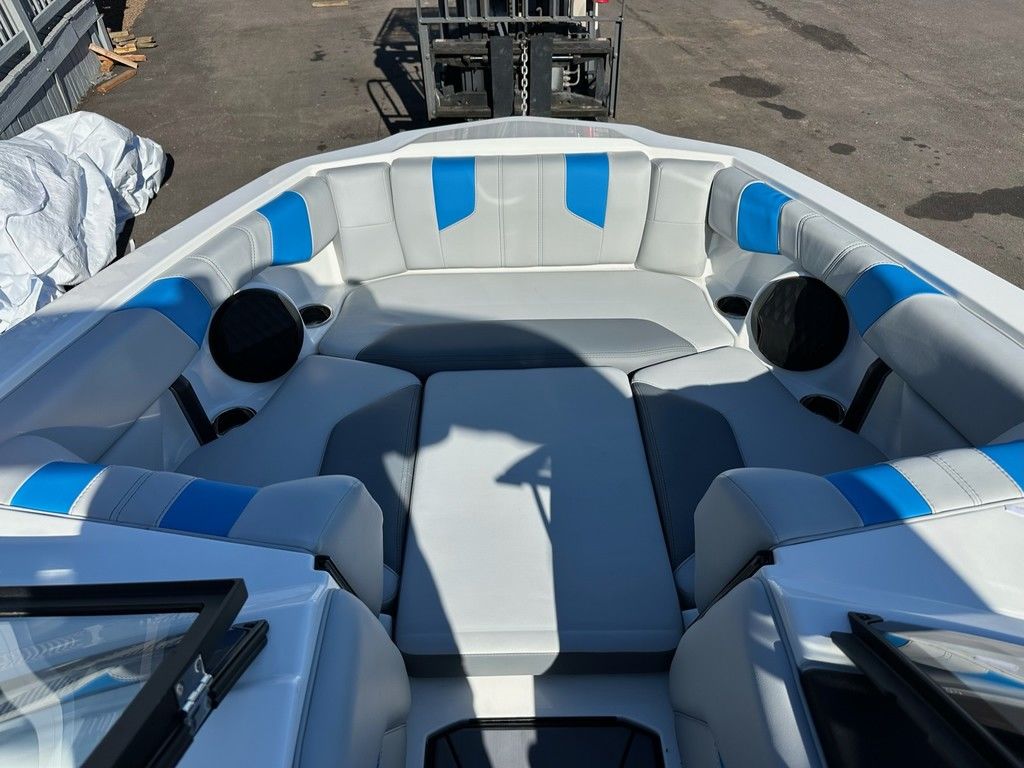 2025 Malibu Boats 21 LX