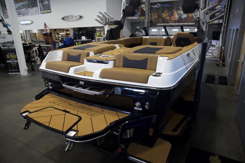 2025 Malibu 23 LSV