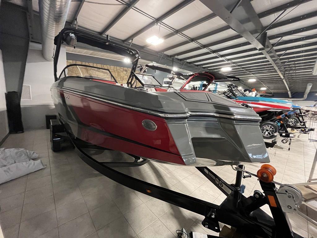 2023 Heyday Wake Boats WT-Surf