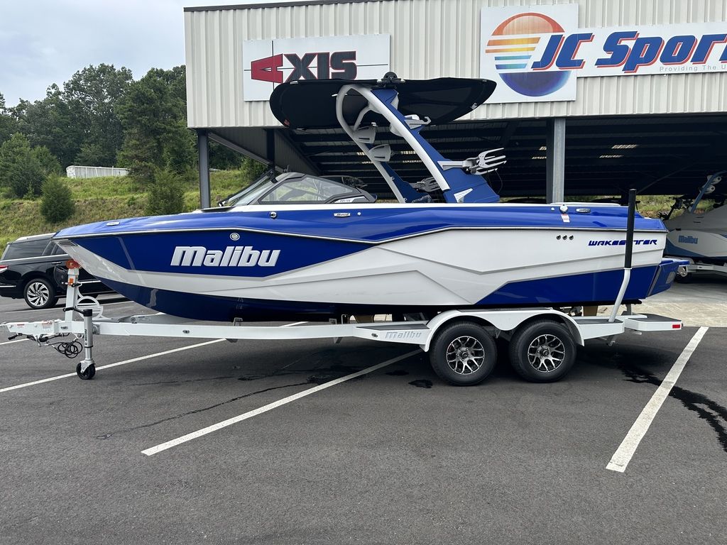 2024 malibu boats 22-LSV