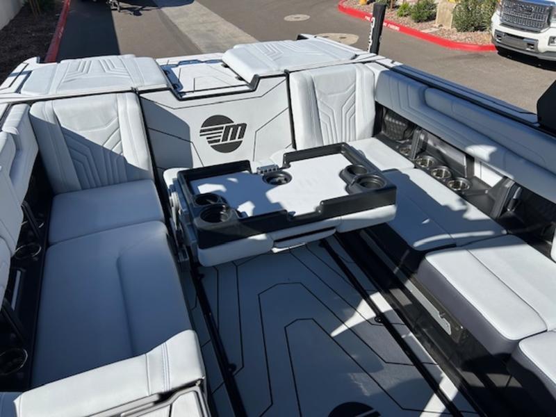 2025 Malibu 25 LSV