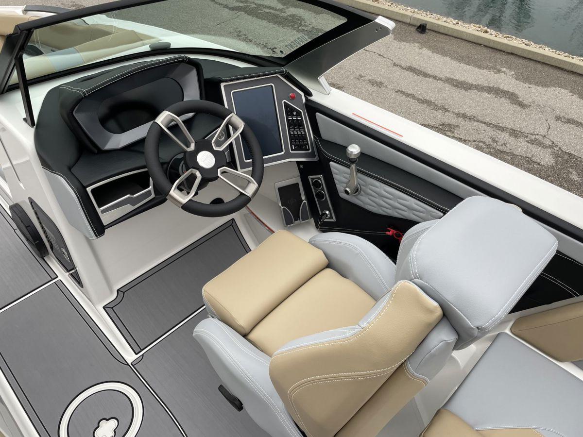 2023 MasterCraft X24