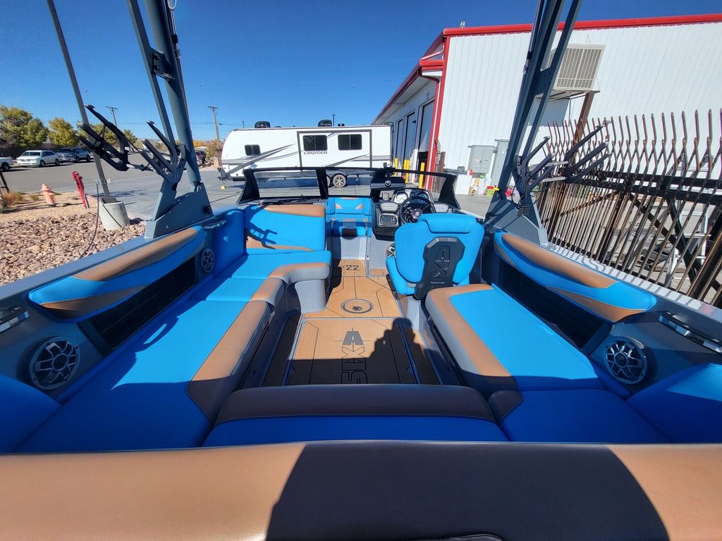 2020 Axis Wake Research T22 Icon