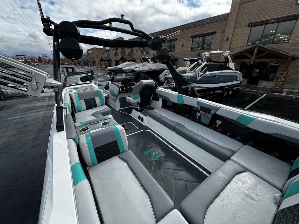 2023 Malibu 26 LSV