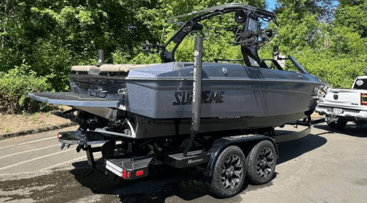 2023 Supreme S220