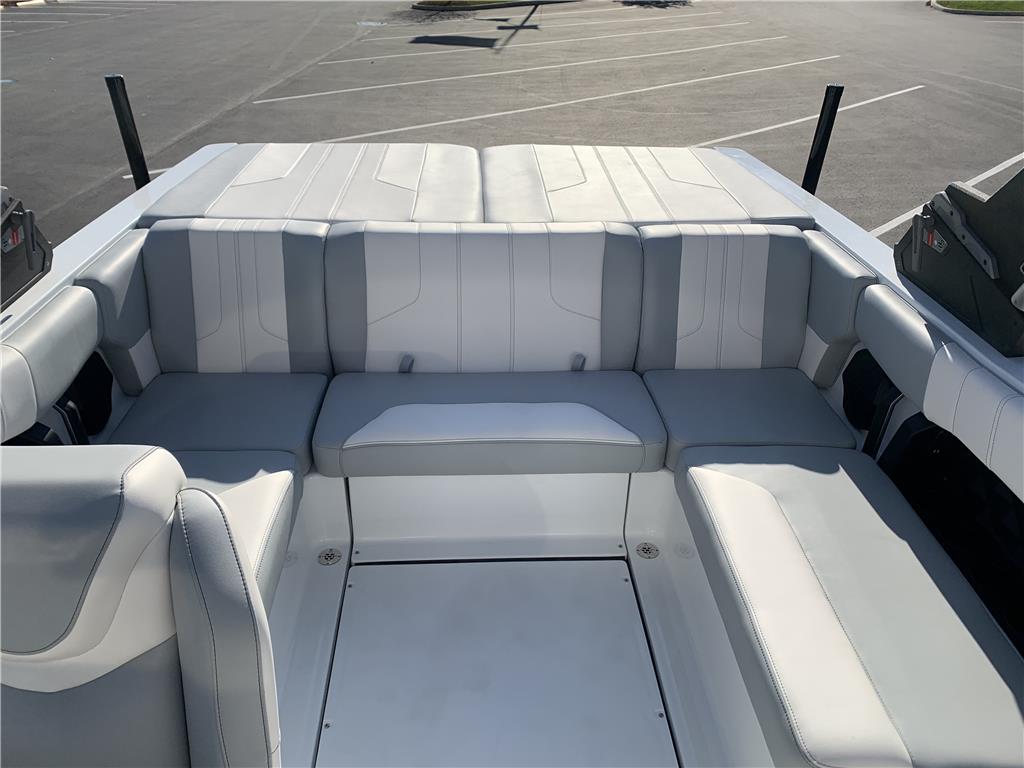 2024 Malibu LX-R