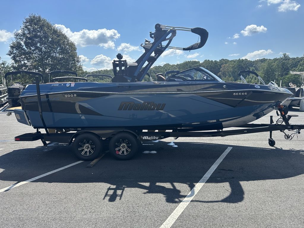 2024 malibu boats 23-LSV