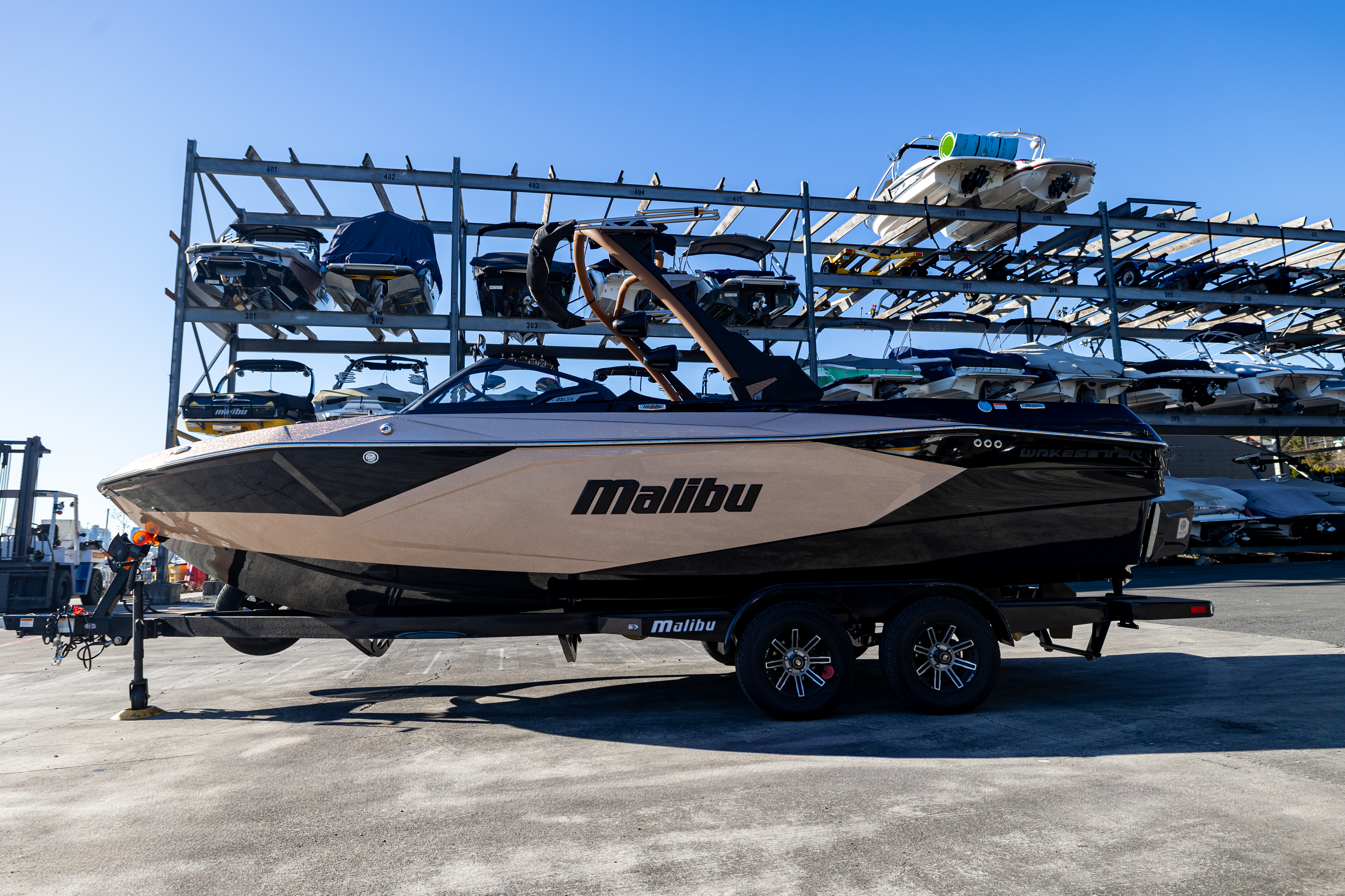2025 Malibu 23 LSV