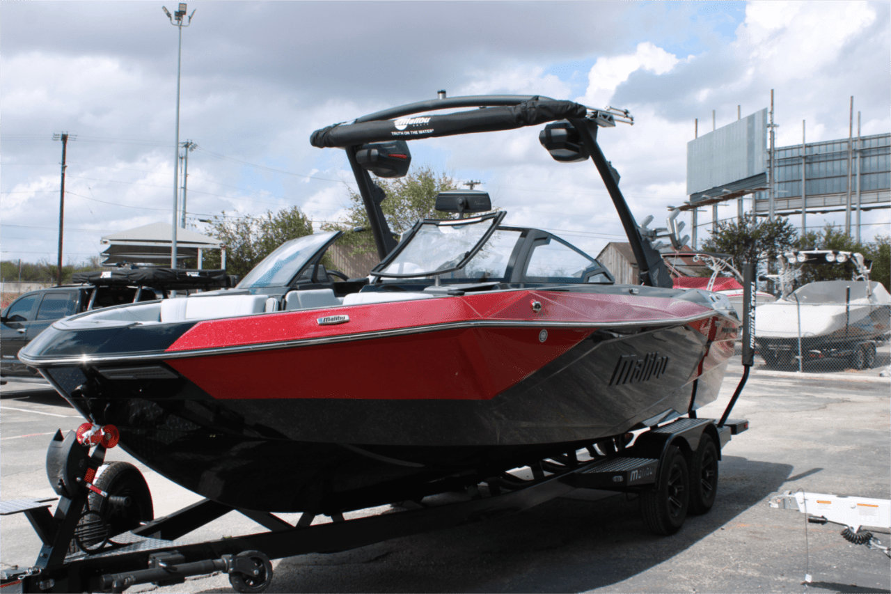 2025 Malibu 23 LSV