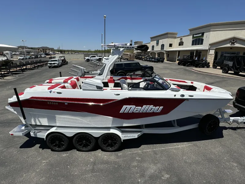 2025 Malibu M242