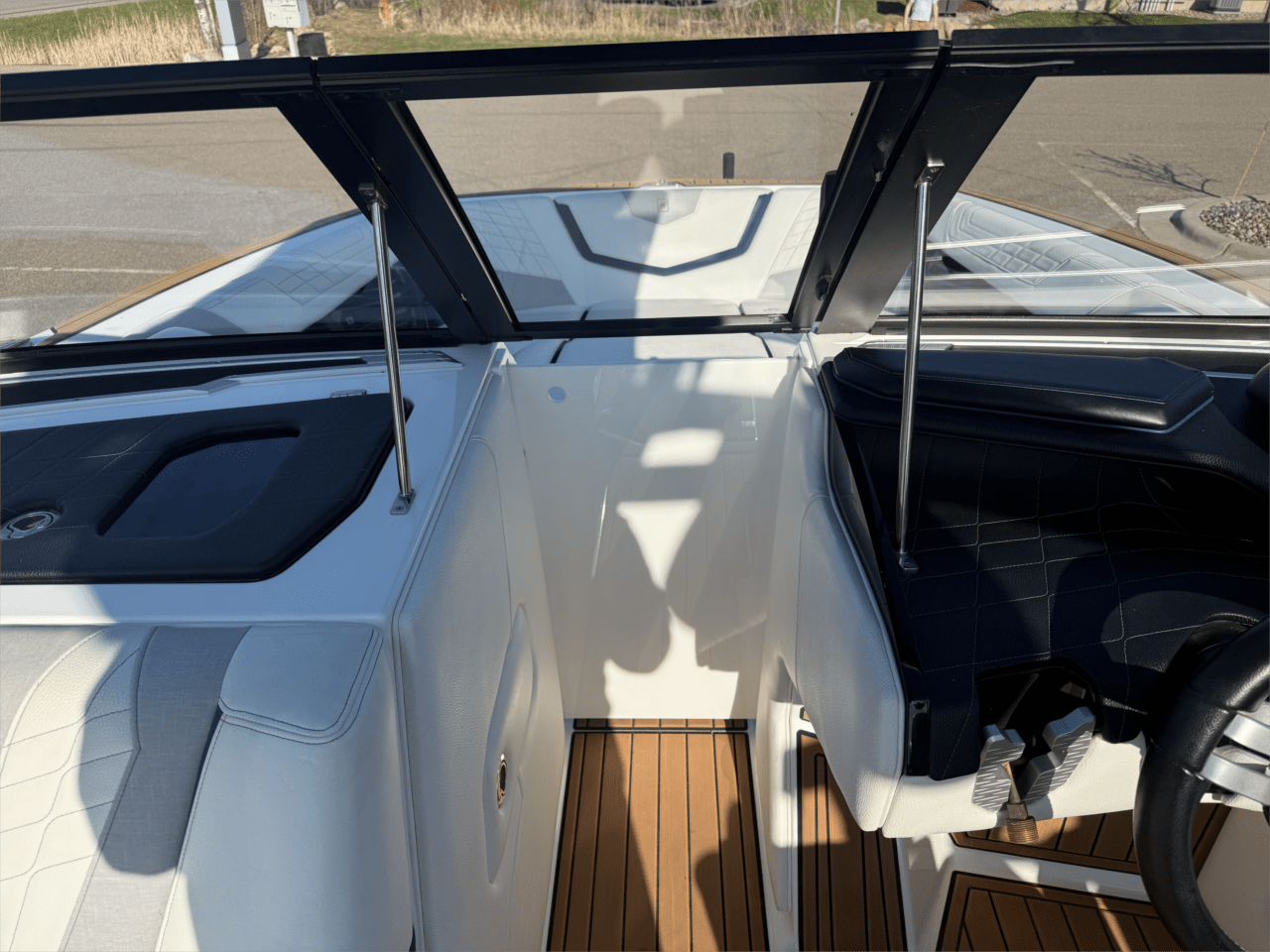 2021 Nautique G23 – Loaded – Spotless